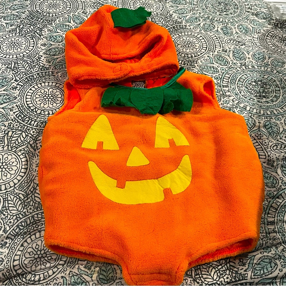 Costume! Toddler 12-18 pumpkin costume!